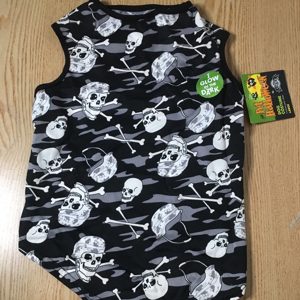 New Doggie🐶 Skull Glow in Dark T-shirt or Costume Size Large Fits 16.5”x11.5”
